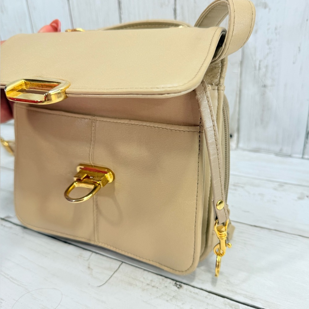 Vintage Tan 80s Faux leather Crossbody Hand bag purse With Mirror & Key Chain - Picture 7 of 13